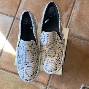 🌺A NEW DAY SNEAKERS